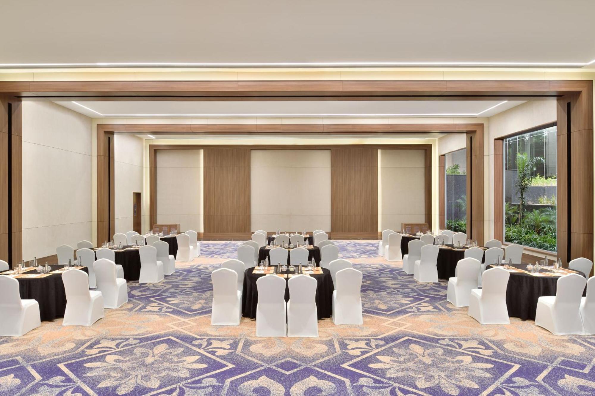 Sheraton Grand Bengaluru Whitefield Hotel & Convention Center Екстериор снимка