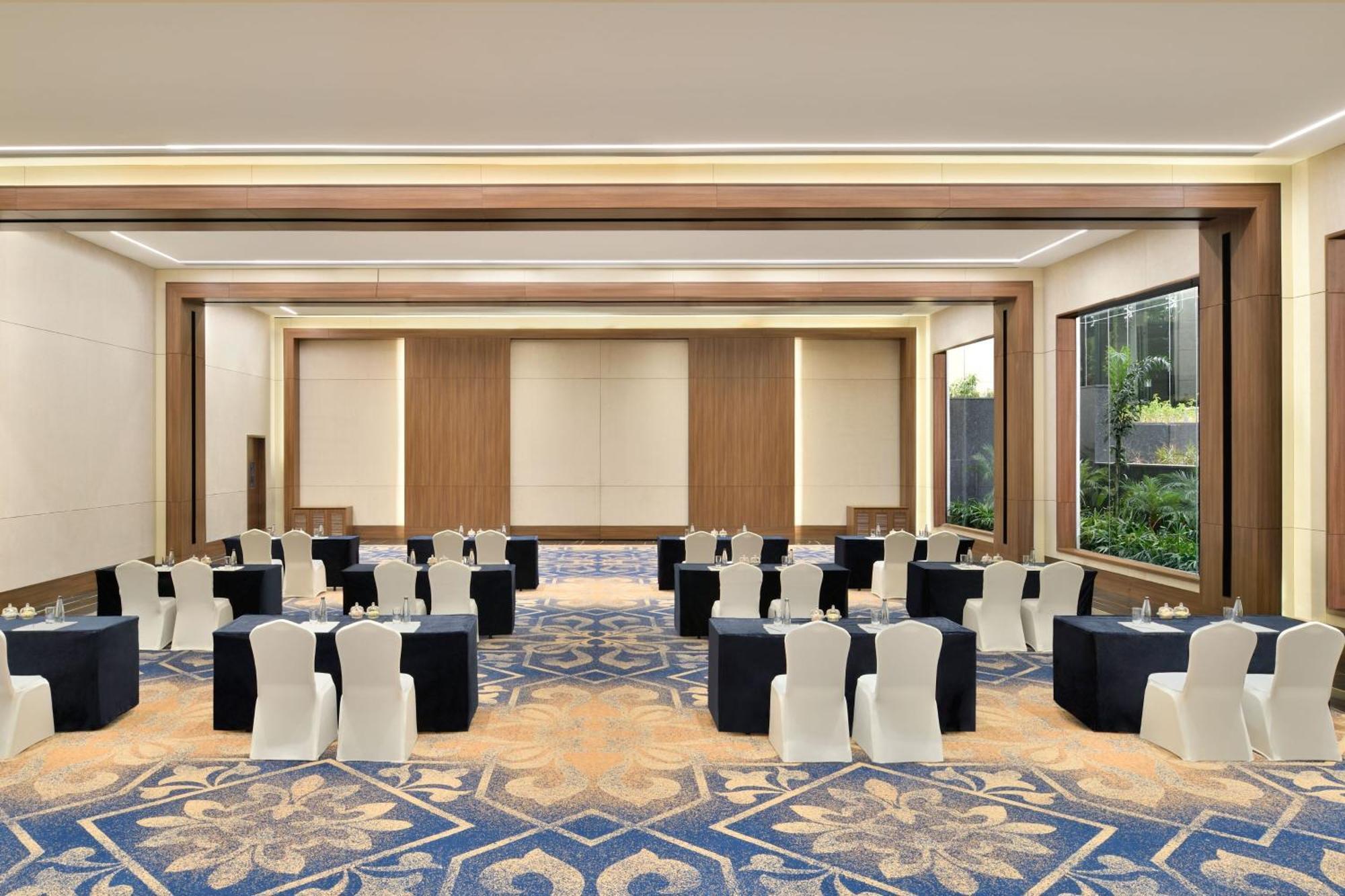 Sheraton Grand Bengaluru Whitefield Hotel & Convention Center Екстериор снимка