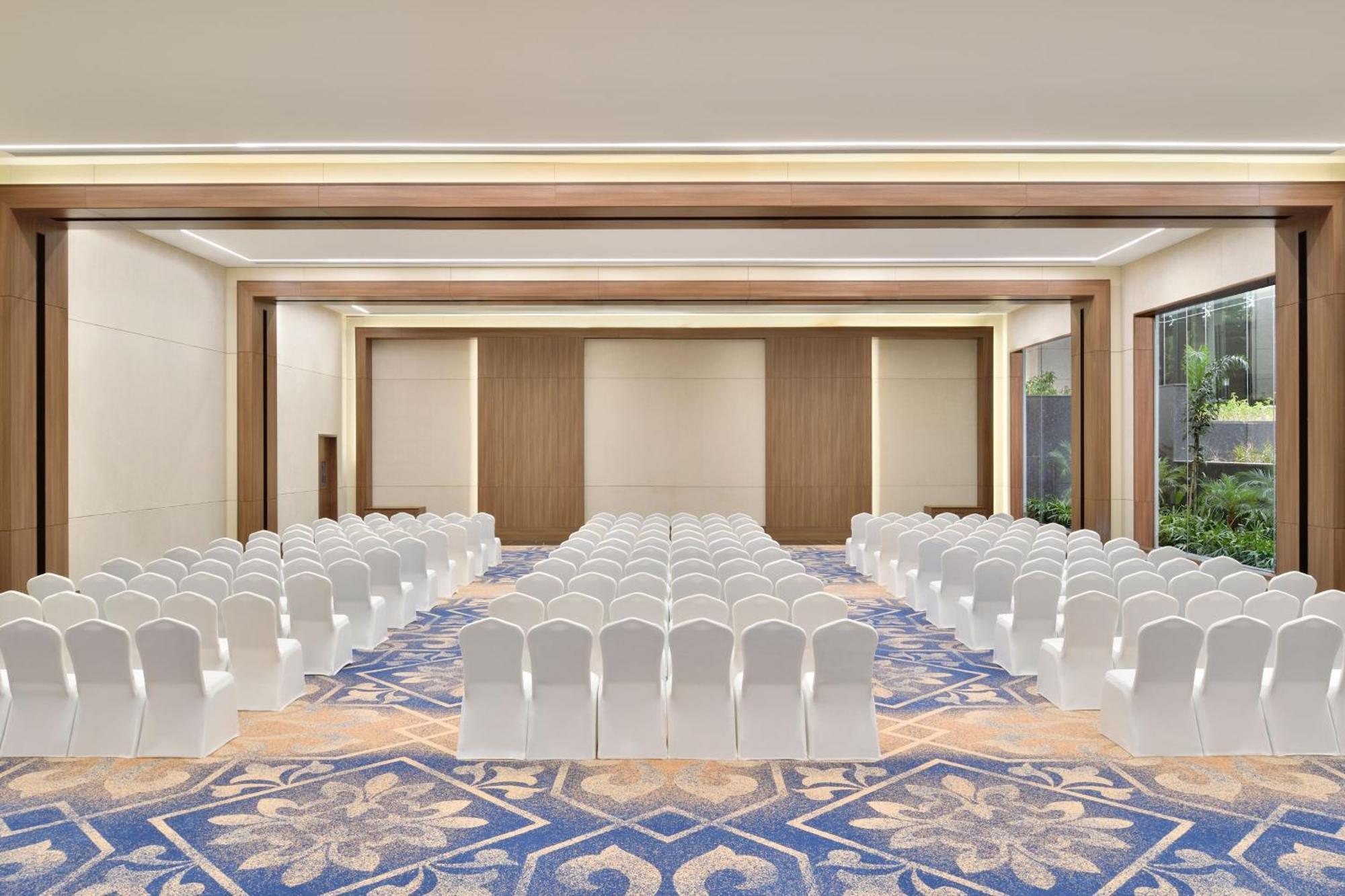 Sheraton Grand Bengaluru Whitefield Hotel & Convention Center Екстериор снимка