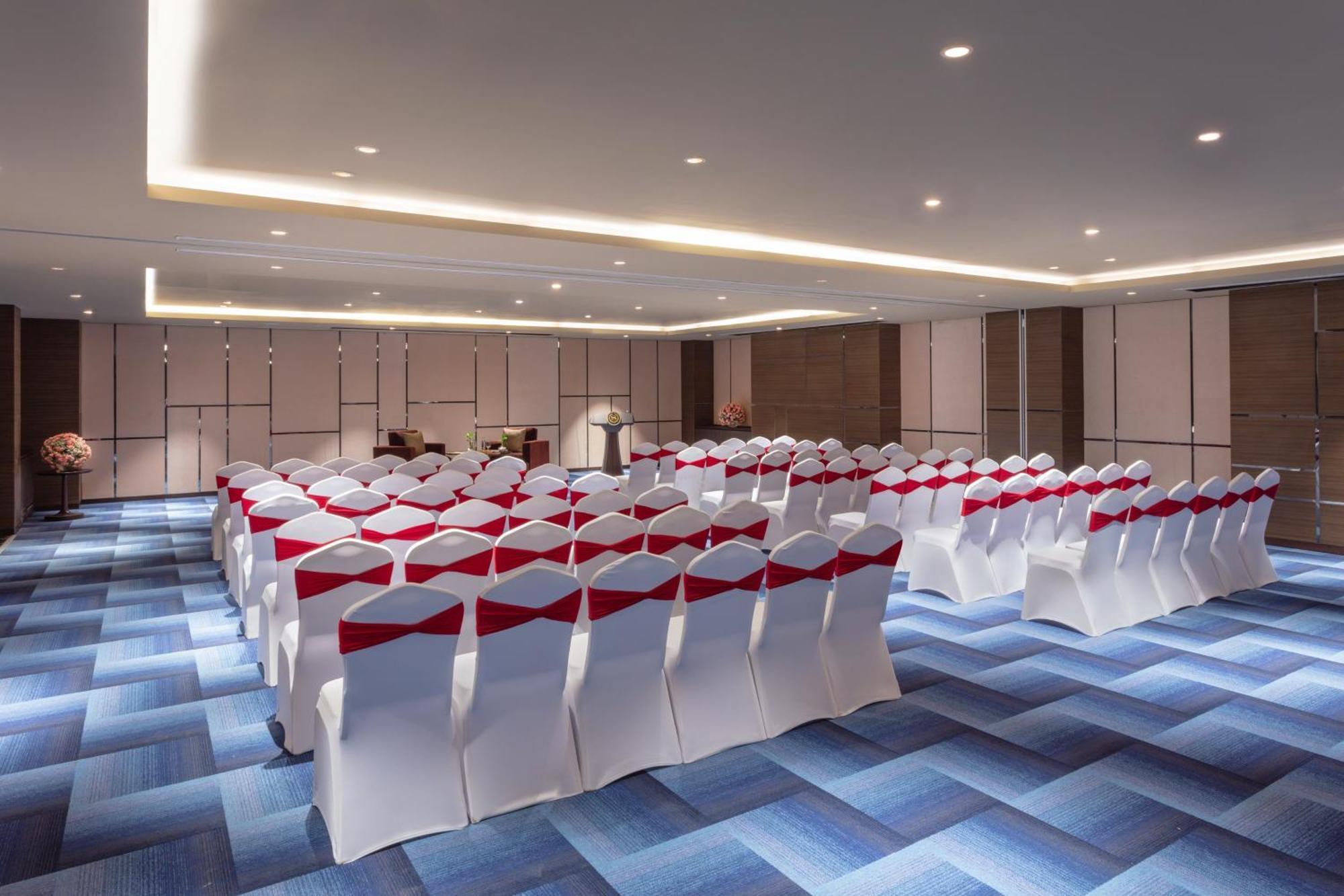 Sheraton Grand Bengaluru Whitefield Hotel & Convention Center Екстериор снимка