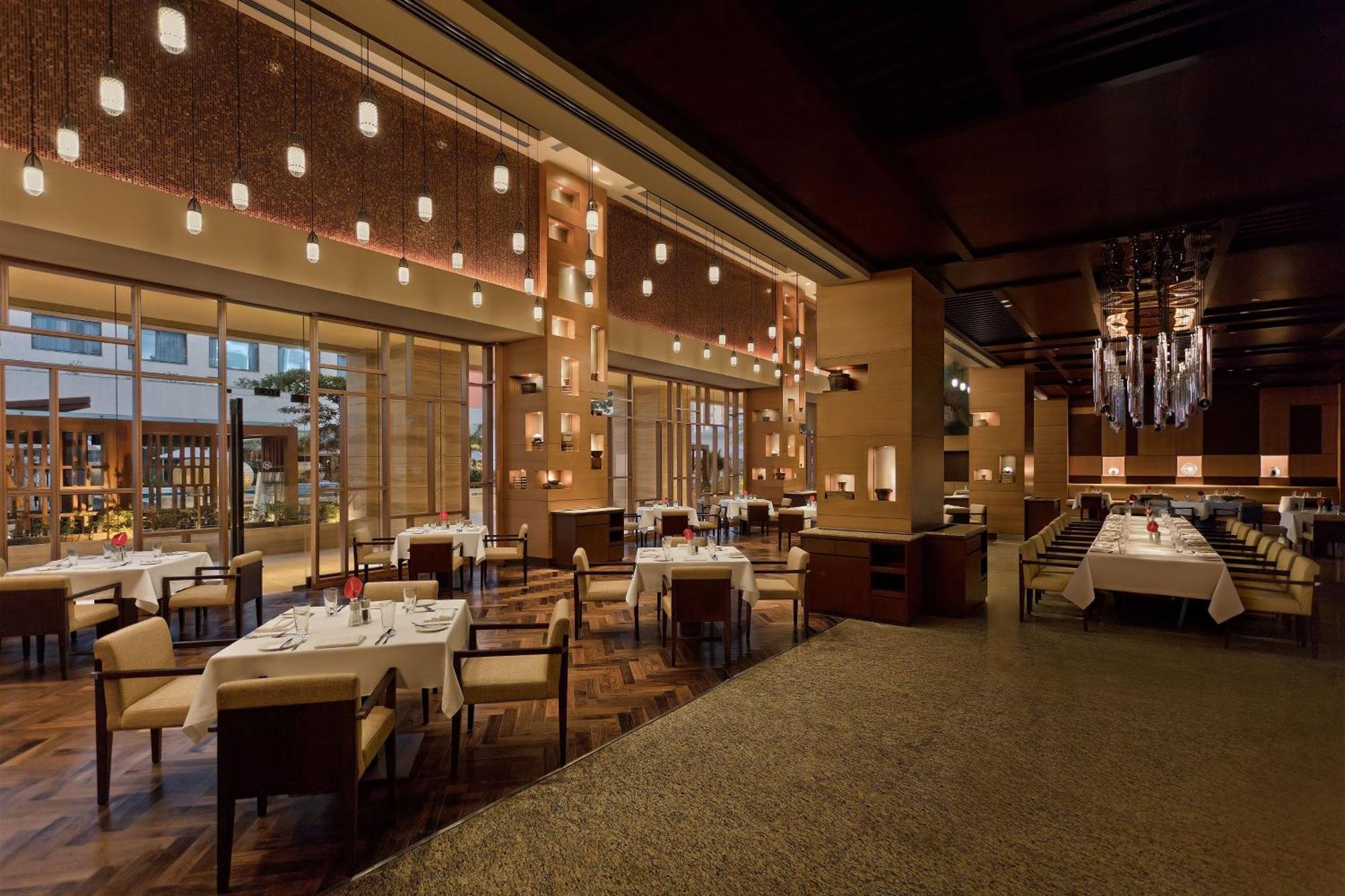 Sheraton Grand Bengaluru Whitefield Hotel & Convention Center Екстериор снимка