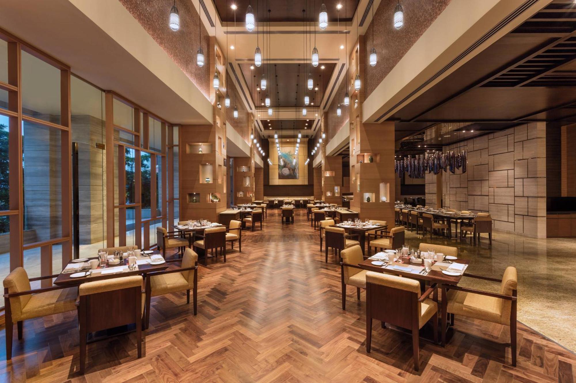 Sheraton Grand Bengaluru Whitefield Hotel & Convention Center Екстериор снимка