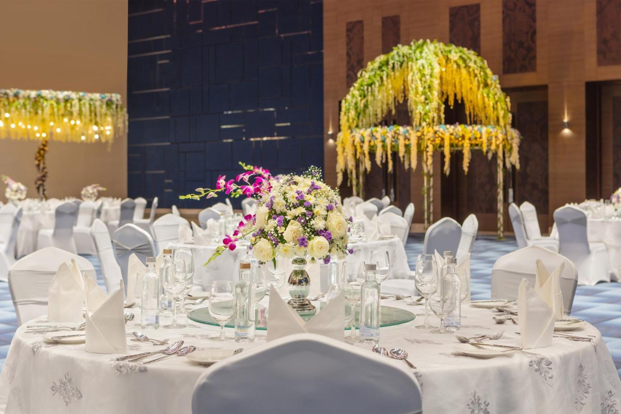 Sheraton Grand Bengaluru Whitefield Hotel & Convention Center Екстериор снимка